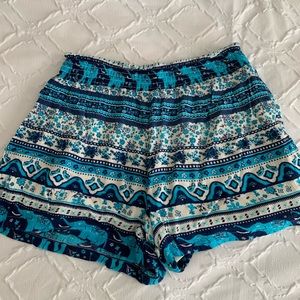 Blue& white elephant print shorts w/elastic waist